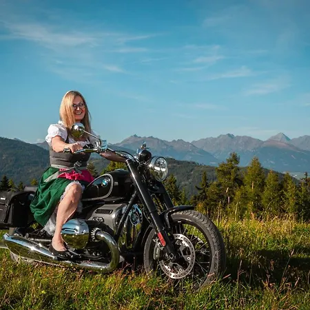 Otel Grizzly Sport & Motorrad Sankt Margarethen im Lungau